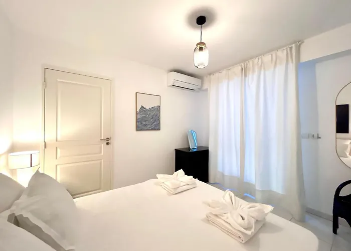 Monaco Gate - Breakfast - Terraces - Free Parking Apartment