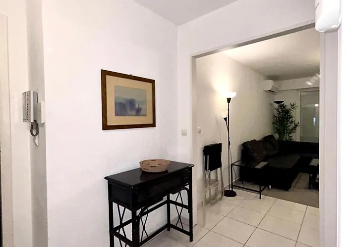 Monaco Gate - Breakfast - Terraces - Free Parking Apartment